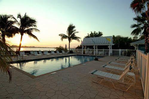 Tradewinds Resort By Resortquest Bradenton Beach Exterior photo